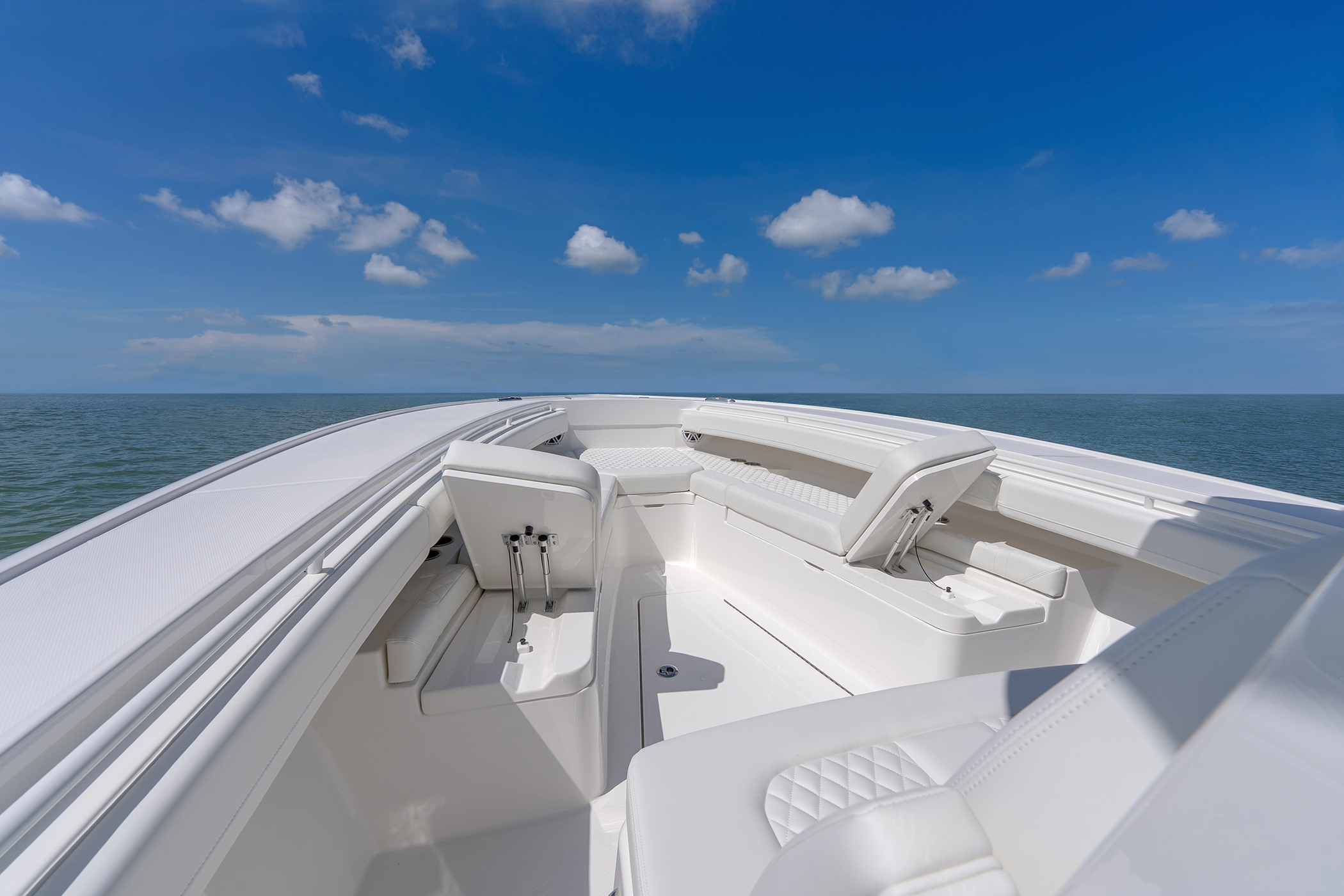 R31 MY27 Tampa Bow Seating WG