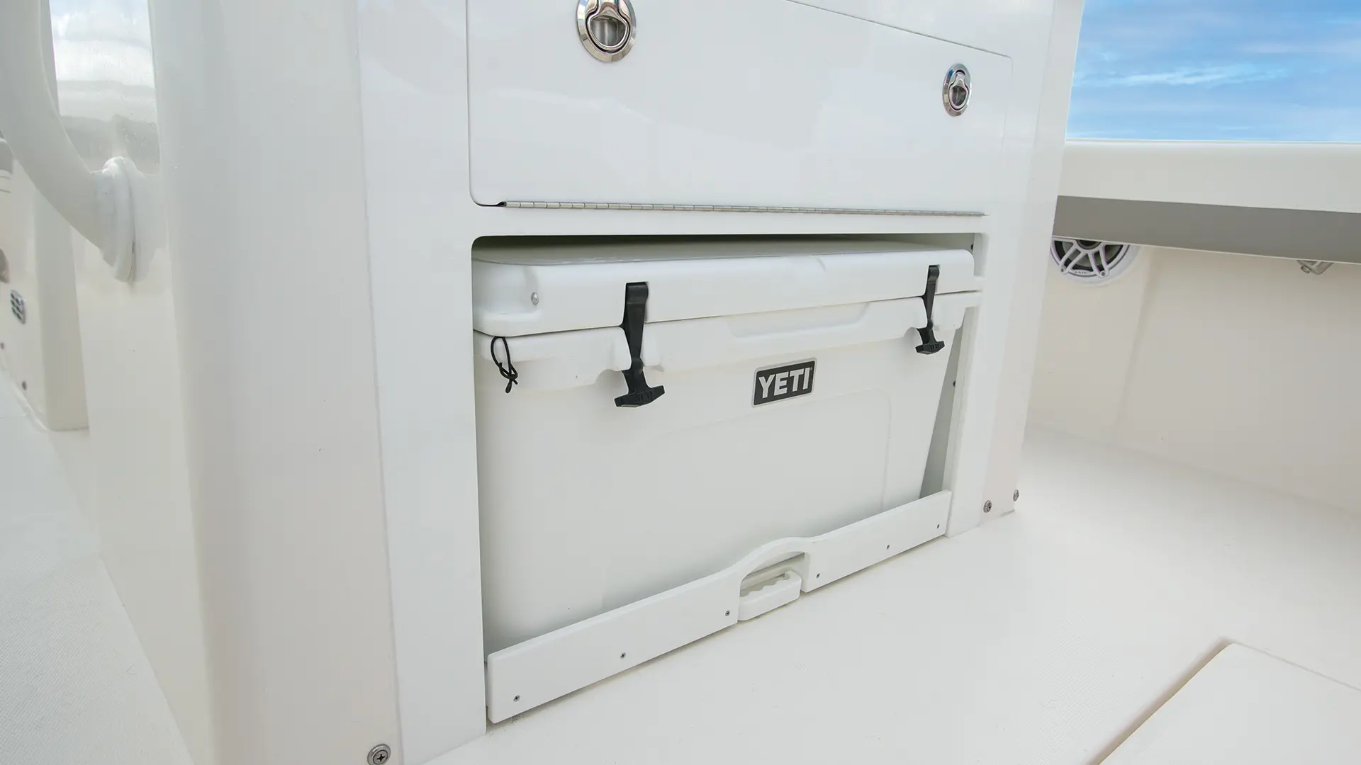 Reg 28 Tackle Center Slide Out YETI Cooler IN 7X9A0167 1920X1080