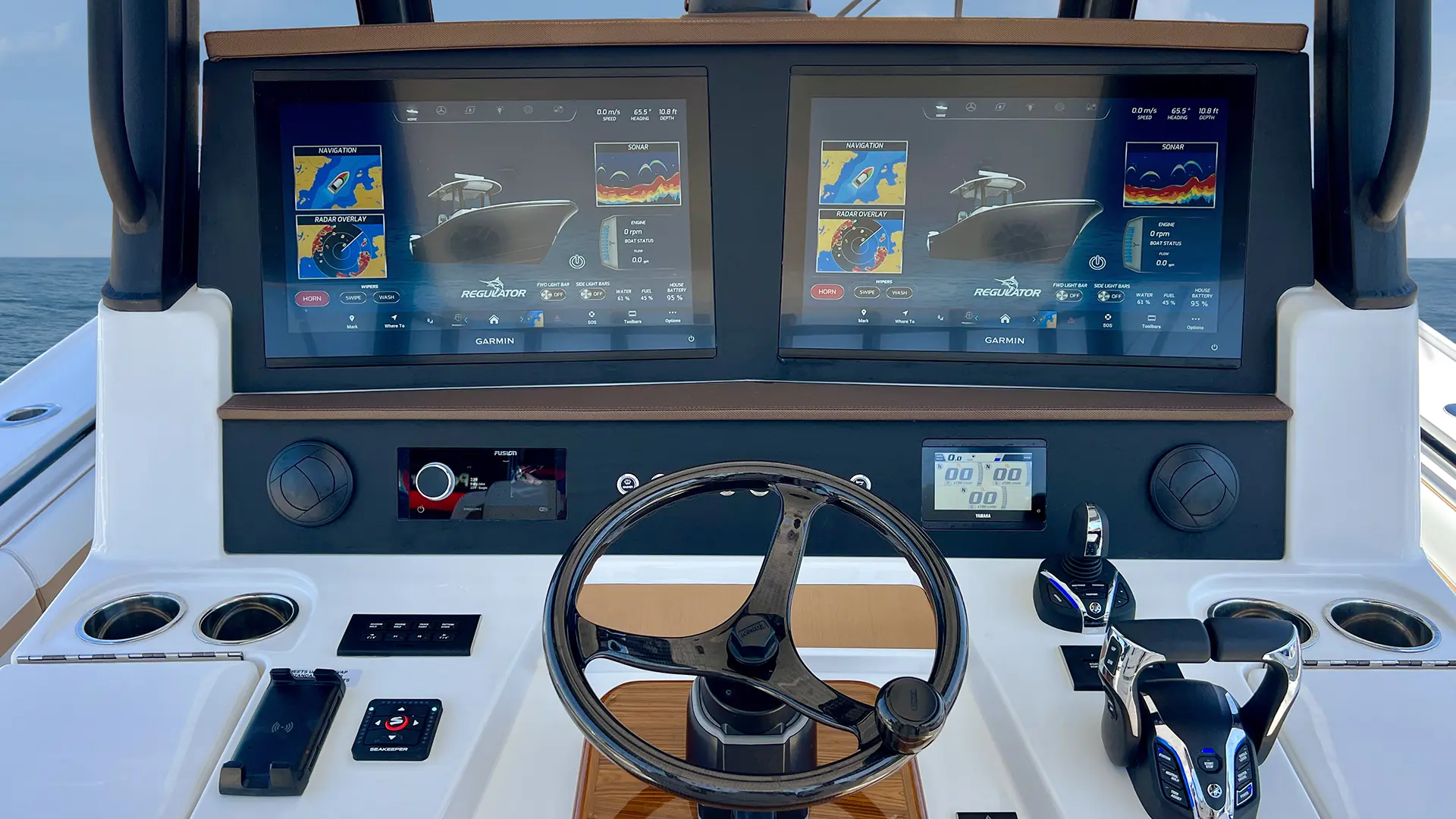 25MY REG 35 Helm Straight On RGB 1920X1080