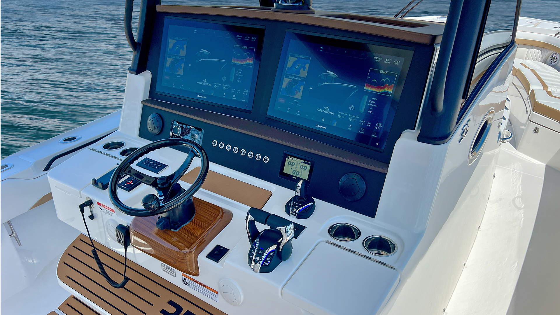 25MY REG 35 Helm Angle RGB 1920X1080