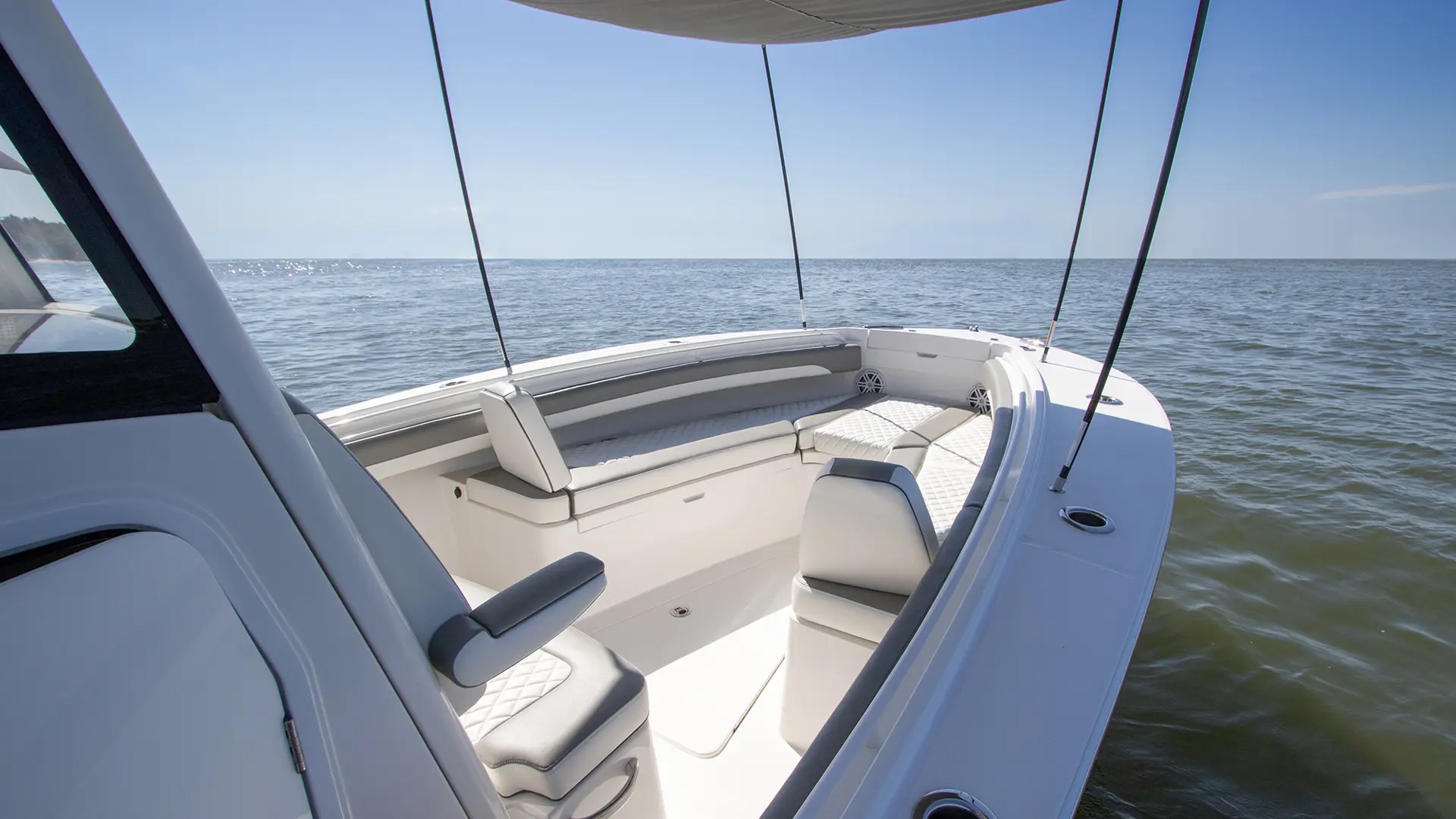 R25 Details Fwd Seating 060A0625 RGB