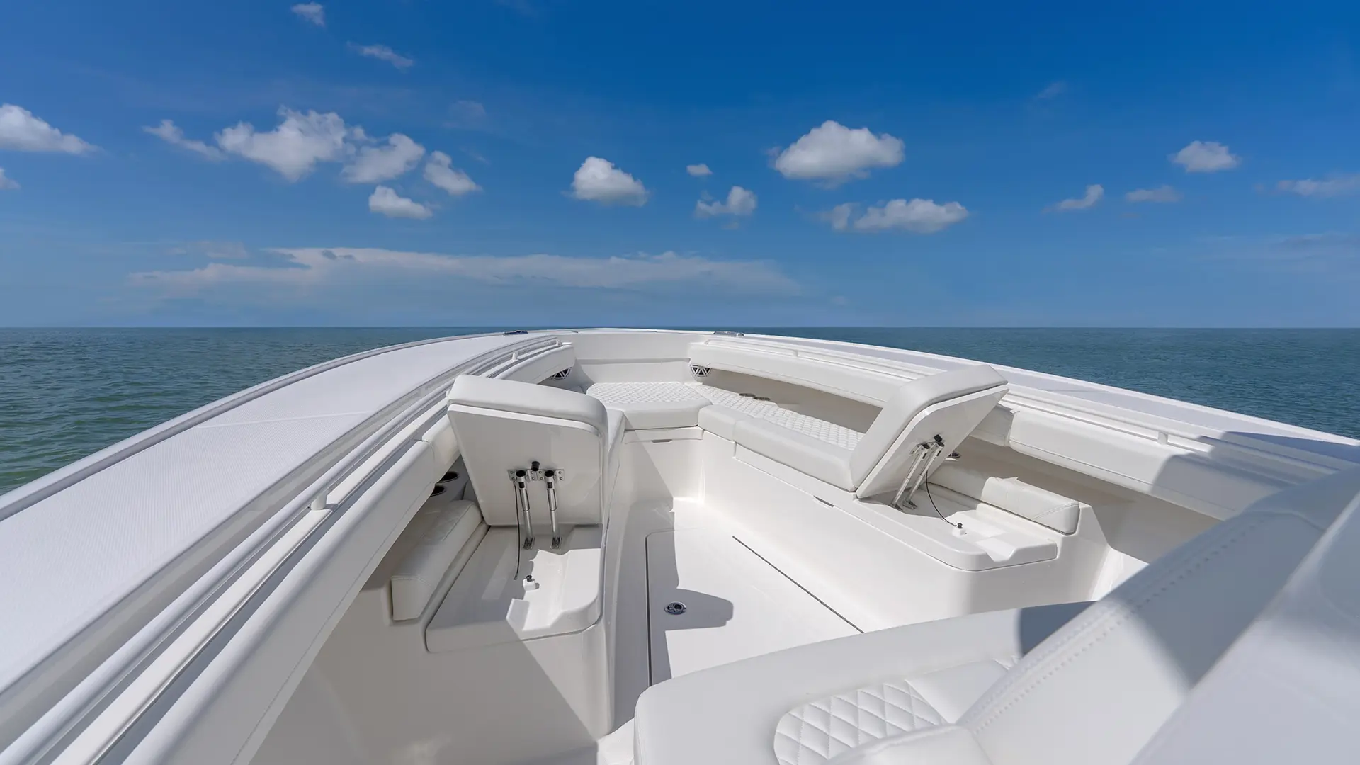 2R31 MY27 Tampa Bow Seating WG