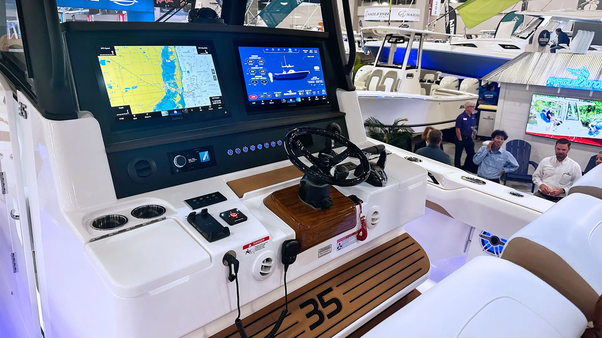 35REGULATOR Helm Horiz2 Cwip Web