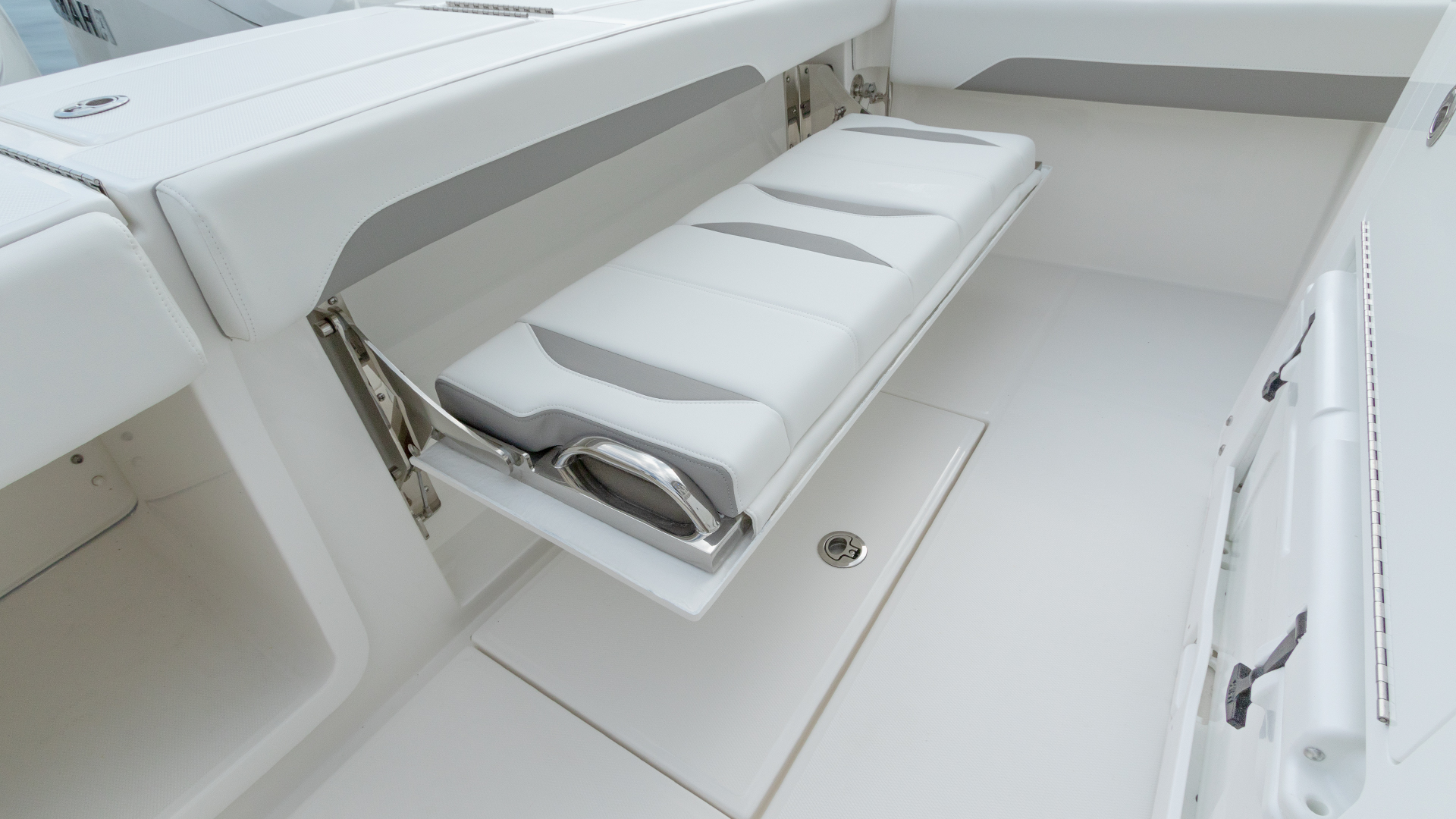 Reg 28 Transom Seat 060A1840 1920X1080 WG