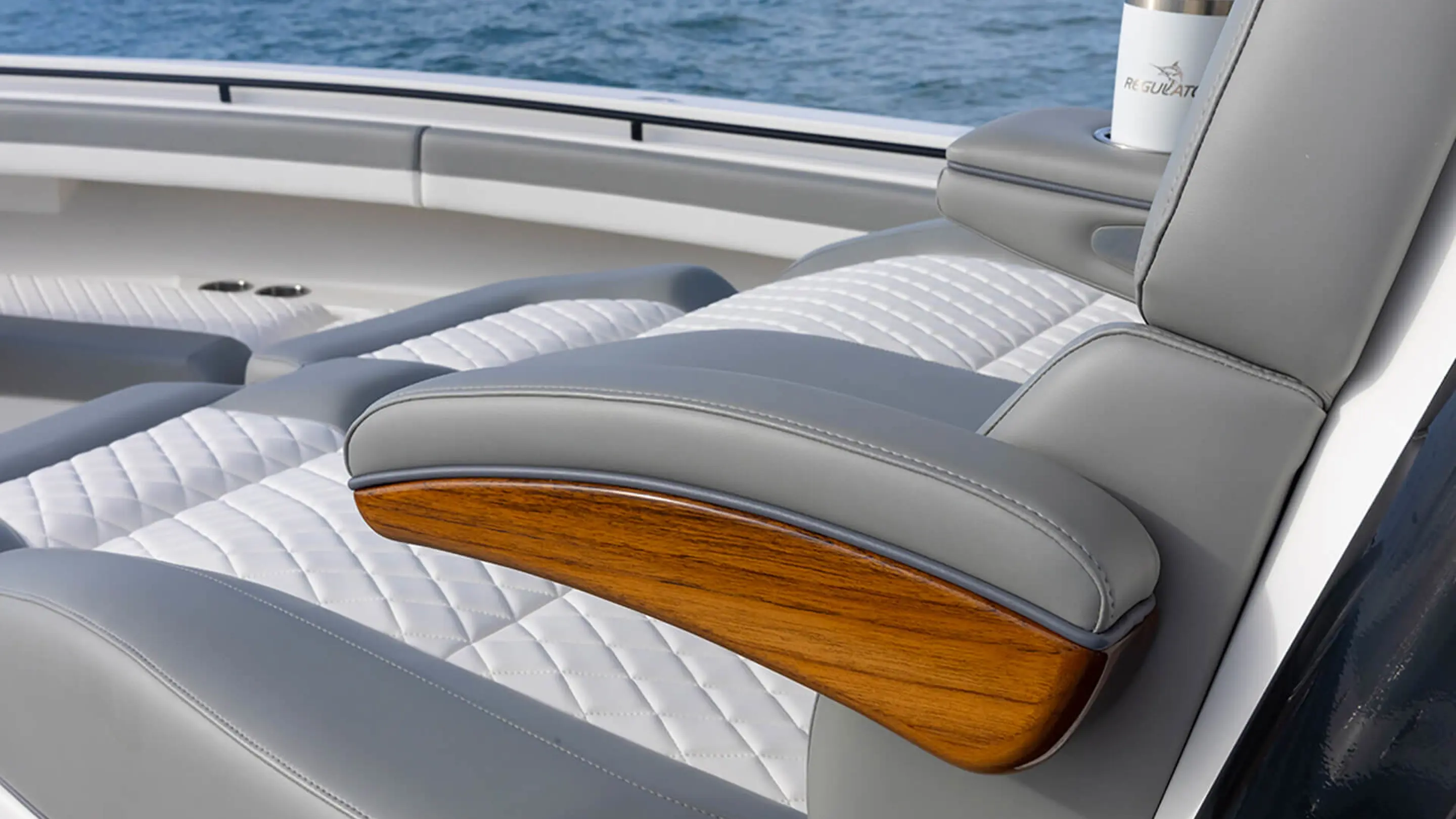 Regulator Transom Regulator 41 | The Ultimate Offshore Center Console