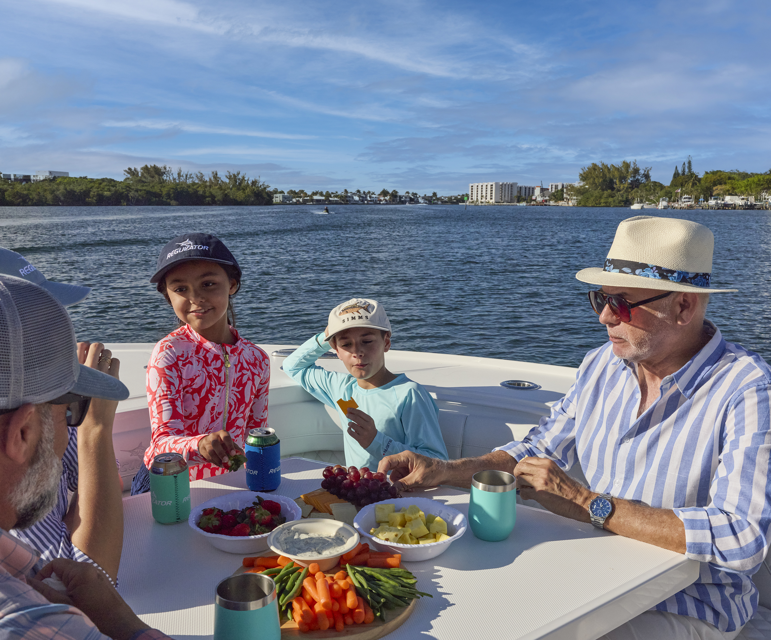 R35 Familyatbowtable R4A8786