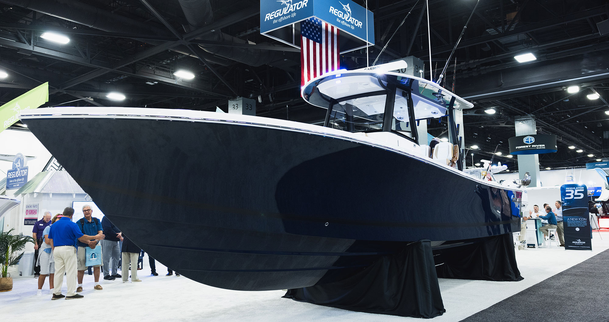 35REGULATOR 38 Full Boat 3 4 Bow