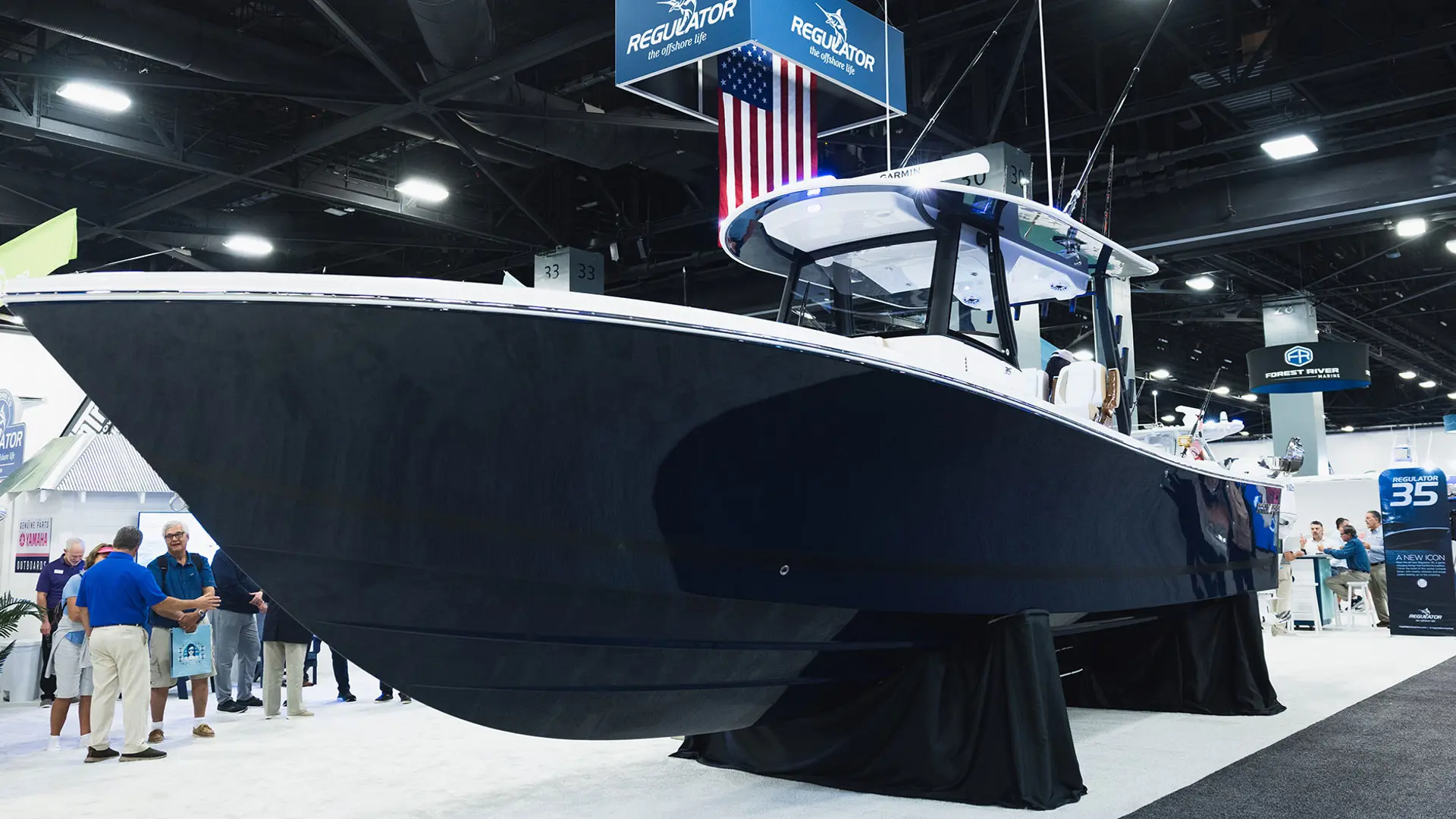 35REGULATOR 38 Full Boat 3 4 Bow