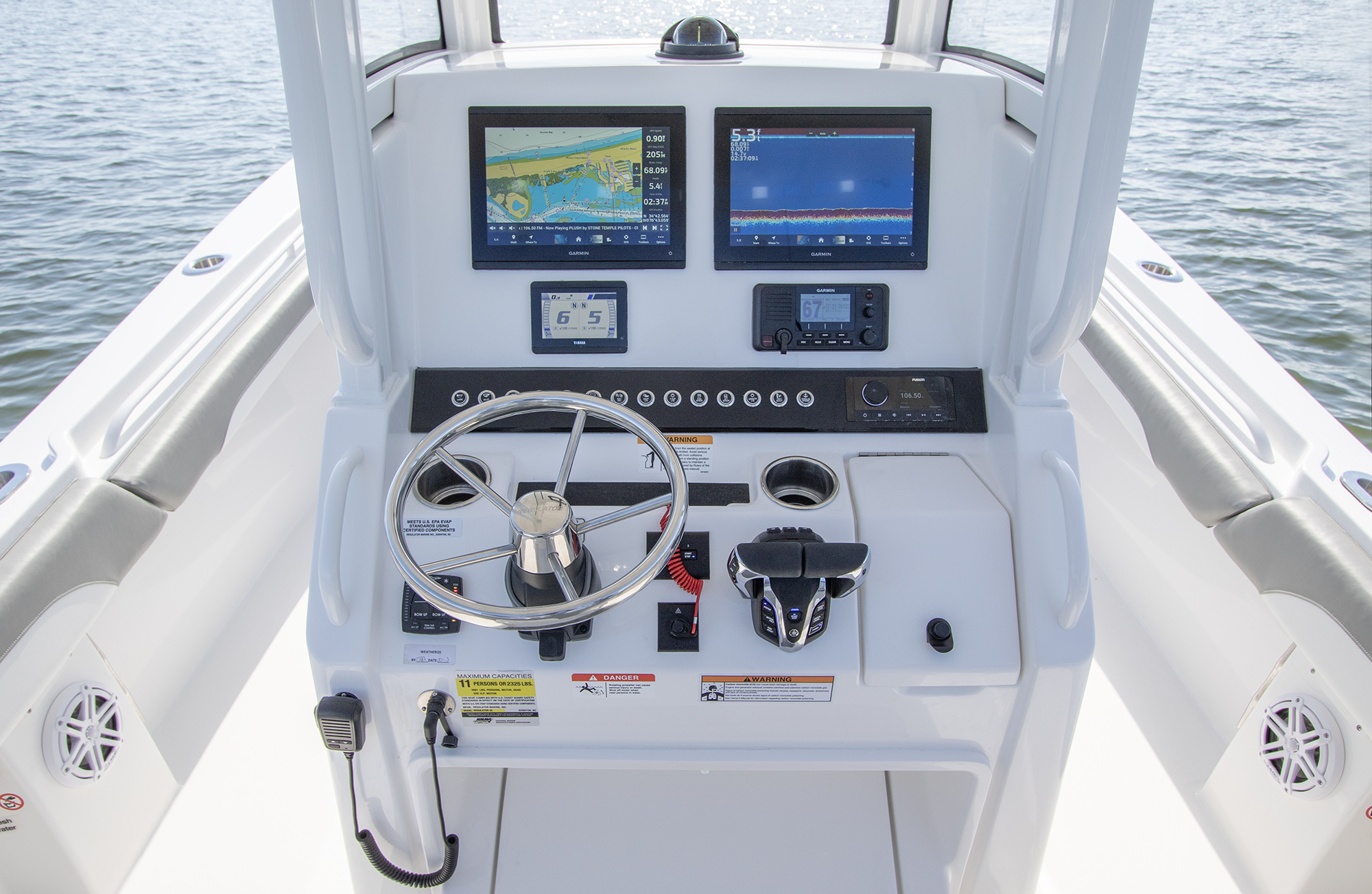 R25 Details Helm Best 060A0865 RGB