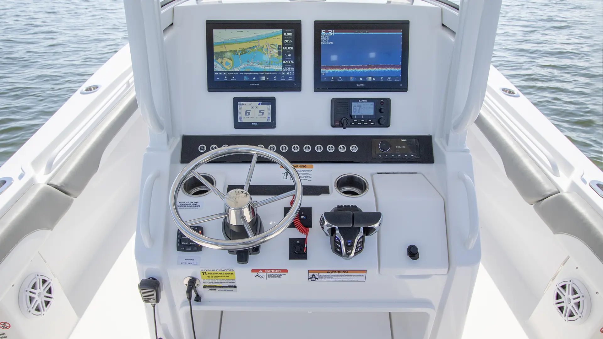 R25 Details Helm Best 060A0865 RGB