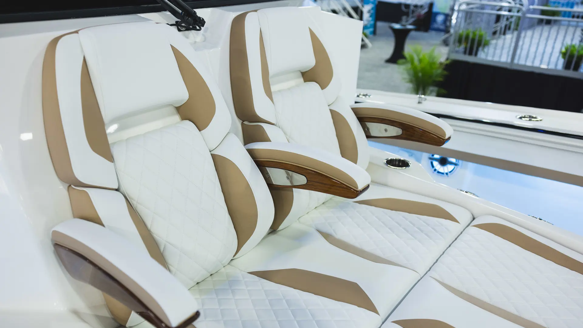 35REGULATOR Sunbrellaselects 16 Forward Settee