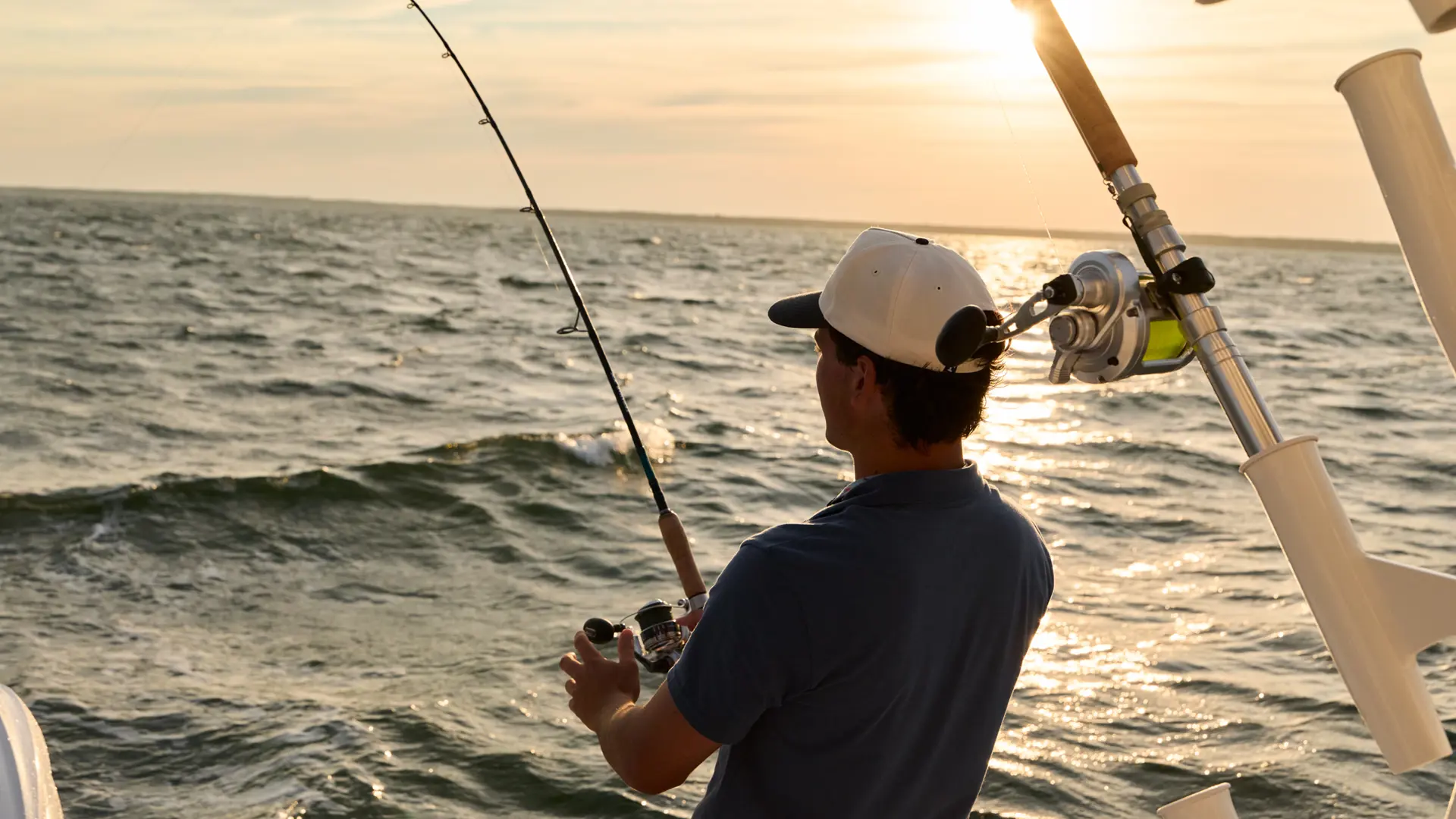Reg31 2100X1400 Lifestyle Teen Fishes Sunset Regulator Cape Cod 00 78 WG