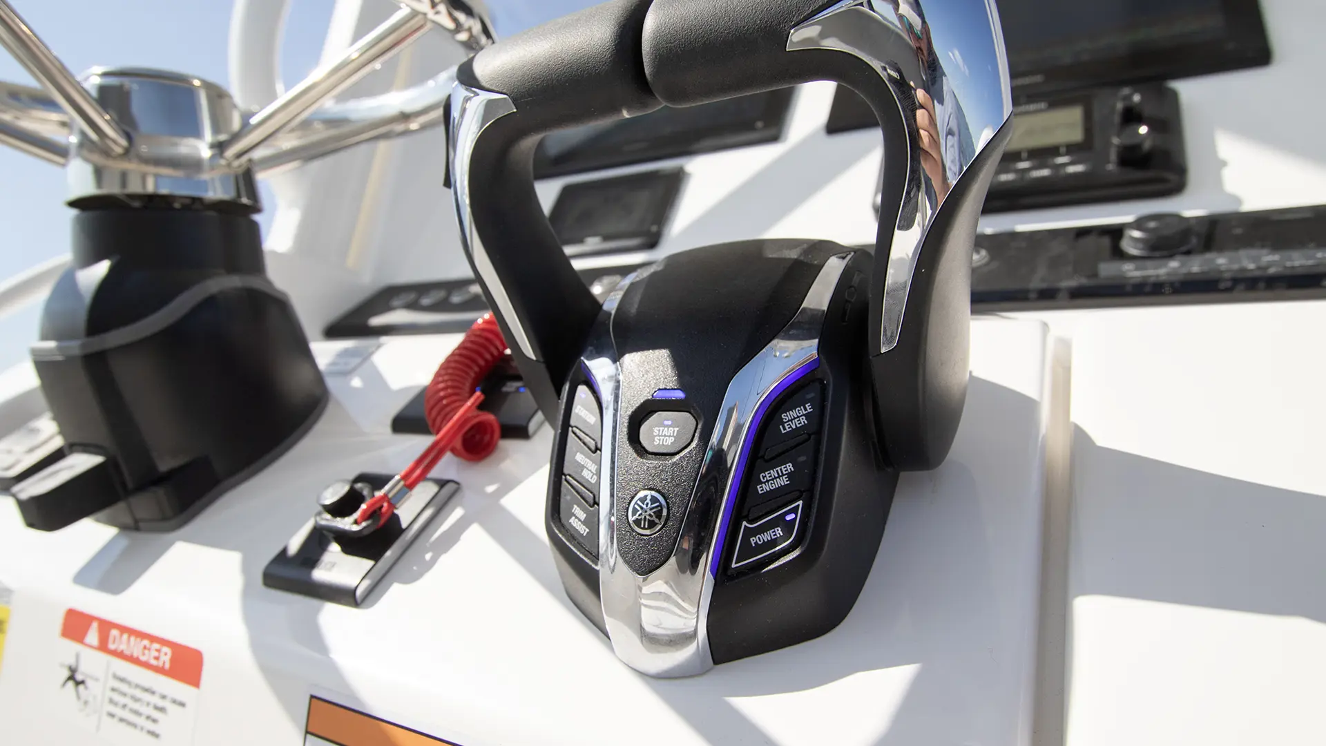 R25 Details Yamaha Controls 060A0955 RGB