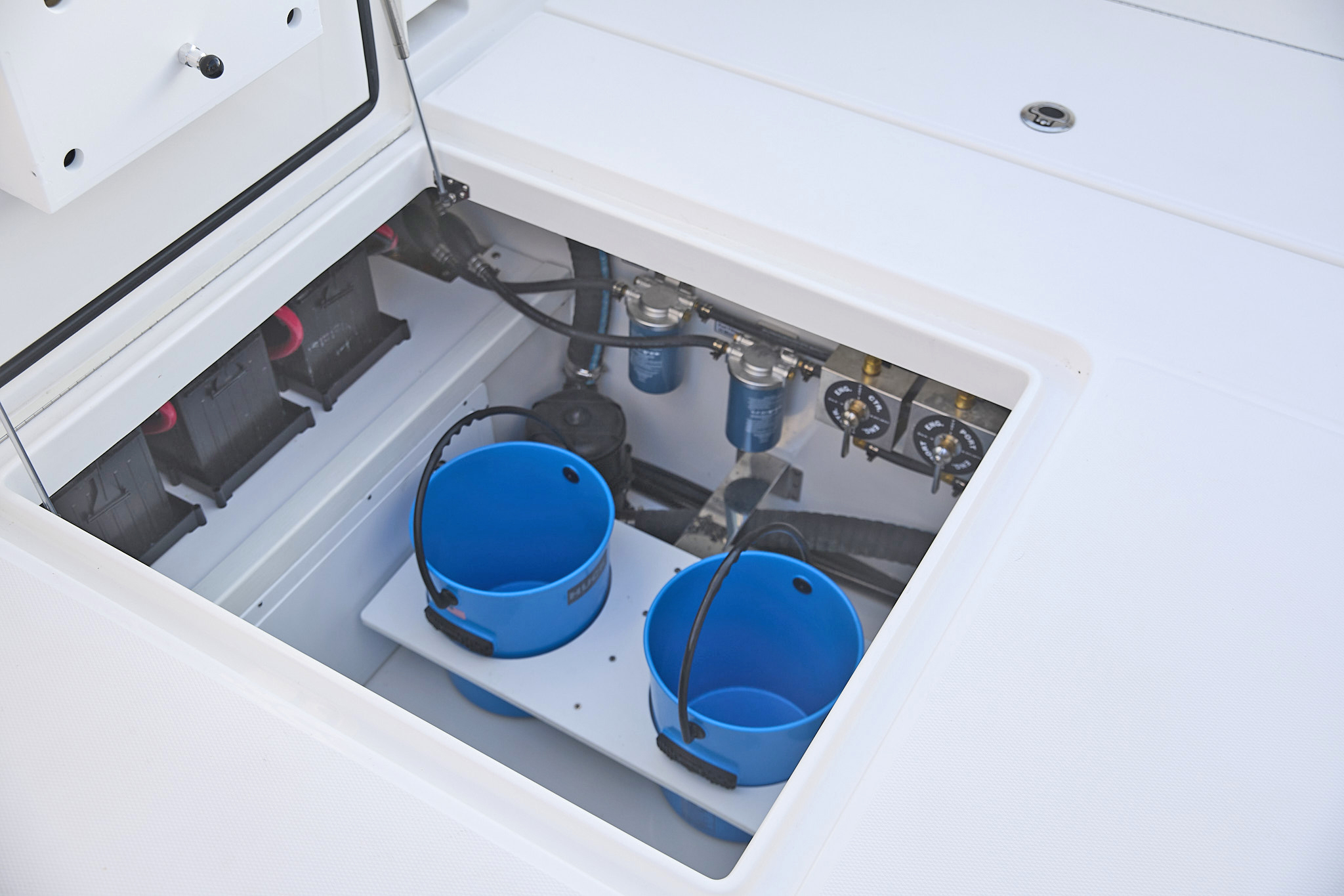 Regulator 37 Details Bilge Access With Optional Bucket Holders 0541 WG